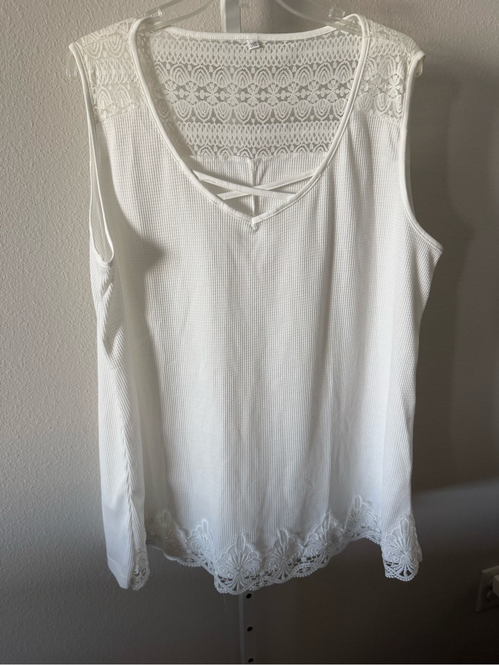 NWOT-lightweight waffle Knit White Lace-Trim Sleeveless Top